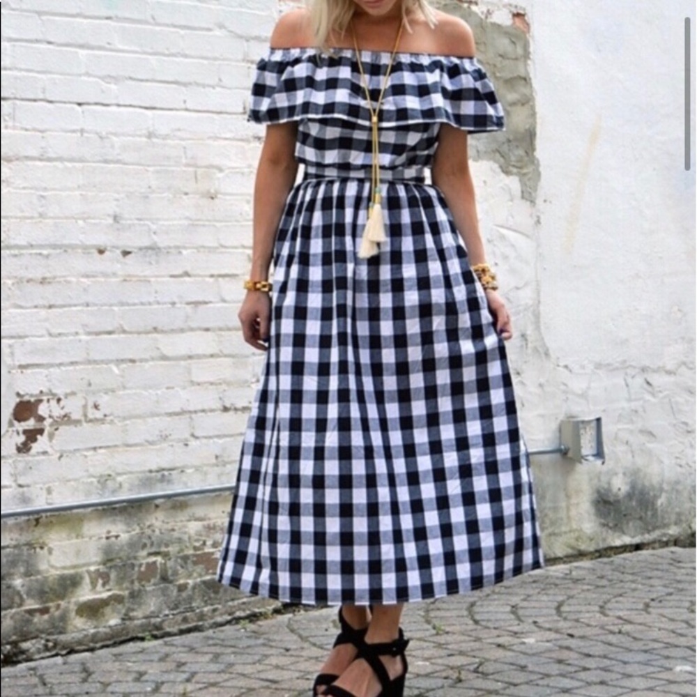 • gingham dress •